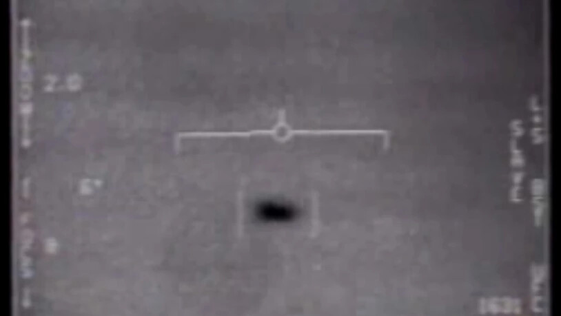 Ein vom US-Verteidigungsministerium freigegebenes Bild eines unidentifizierten Flugobjekts. Die US-Ufo-Task-Force legt demnächst ihren Abschlussbericht vor. Offenbar ist die Existenz von ausserirdischem Leben nicht ganz von der Hand zu weisen (Archivbild…
