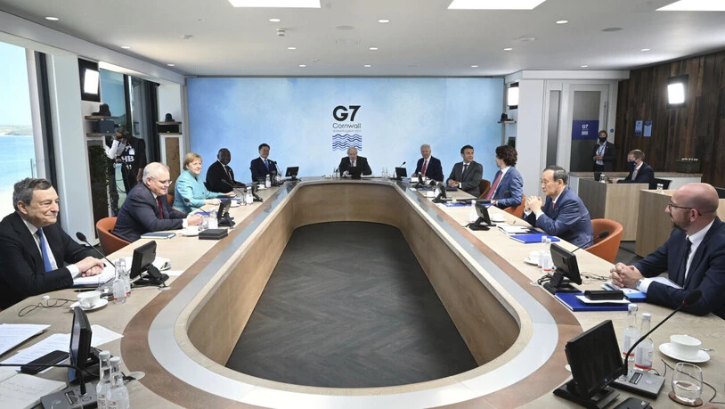 Vertreter der G7-Staaten nehmen an einer Arbeitssitzung während des Gipfels teil. Foto: Leon Neal/Getty Pool/AP/dpa