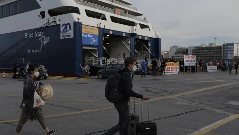 Griechische Seeleute haben am Mittwoch den Zugang zu den Fähren behindert - im Bild der Hafen von Piräus.