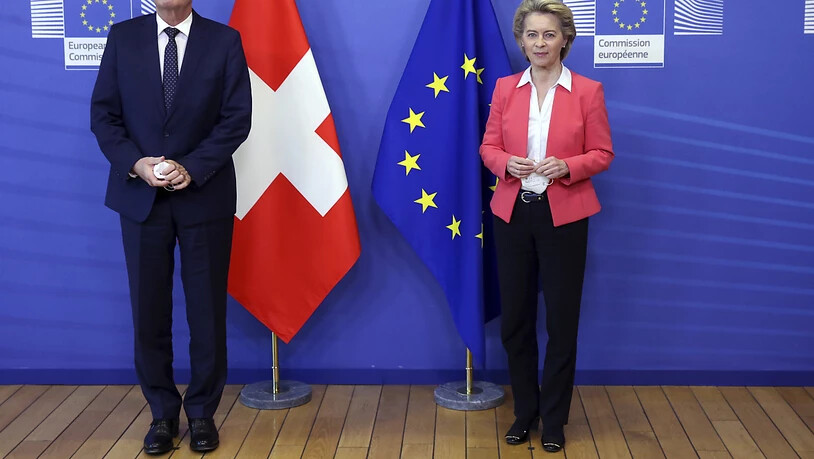 Eine Mehrheit der Schweizer Bevölkerung lehnt laut einer Tamedia-Umfrage das Rahmenabkommen mit der EU ab. Das Volk stützt damit den Entscheid des Bundesrates. Im Bild Bundespräsident Guy Parmelin nach seinem Treffen mit der EU-Kommissionspräsidentin…