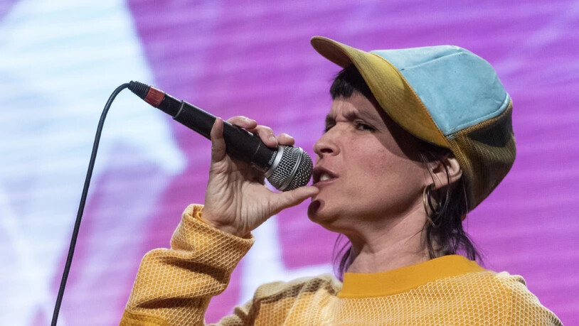Die Zürcher Rapperin Big Zis ist eine der wenigen Frauen, die ihren Weg in der Schweizer Musikszene machen und sich politisch für die Gleichstellung in der Branche einsetzen. Jetzt soll dieses kulturpolitische Ziel systematisch angegangen werden. …