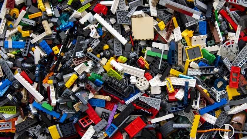 Der Spielwarenhersteller Lego hat seinen ersten Prototypen für einen Baustein aus wiederverwertetem Kunststoff präsentiert. (Archivbild)