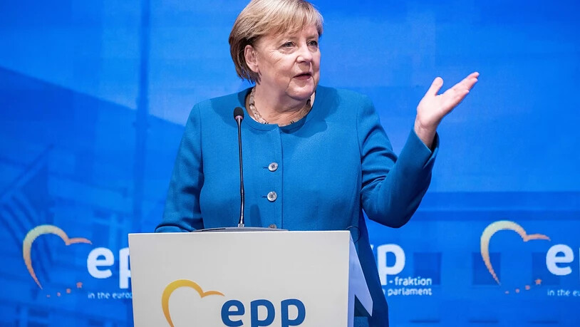 Deutschlands Bundeskanzlerin Angela Merkel (CDU) spricht zu Beginn ihrer Rede bei der Klausurtagung des Vorstand der EVP-Fraktion des Europäischen Parlaments. Merkel (CDU) sieht den Ausgang der Bundestagswahl am 26. September trotz desaströser…