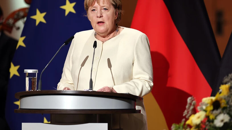 Bundeskanzlerin Angela Merkel spricht beim Festakt zum Tag der Deutschen Einheit in der Händel-Halle. In der Saalestadt finden die zentralen Feierlichkeiten zum Tag der Deutschen Einheit statt. Begleitet werden die Festlichkeiten von einer Ausstellung in…