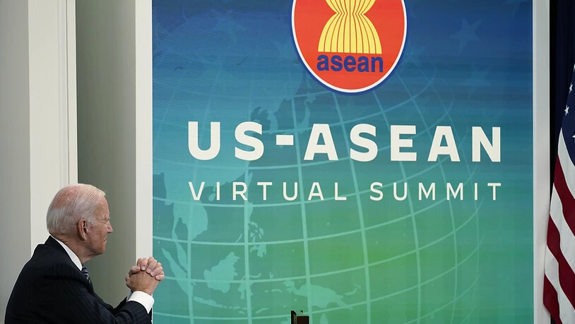 Joe Biden, Präsident der USA, bei einem virtuellen Gipfeltreffen zwischen den USA und den Mitgliedsstaaten des Verbands Südostasiatischer Nationen (ASEAN). Er verspricht den Staaten wieder engeren Austausch. Foto: Susan Walsh/AP/dpa