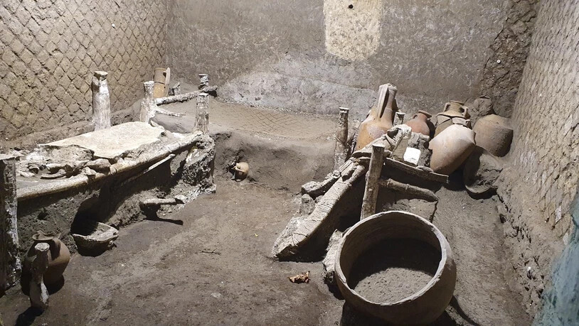 HANDOUT - Archäologen haben bei Ausgrabungen in der versunkenen Stadt Pompeji ein gut erhaltenes Sklavenzimmer entdeckt. Die Kammer ist etwa 16 Quadratmeter groß. Foto: --/Parco Archeologico di Pompei/dpa - ACHTUNG: Nur zur redaktionellen Verwendung im…