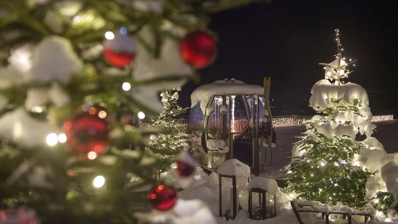 Weihnachtliche Stimmung in Vals: Die Winter Wonderland-Terrasse im 7132 Silver Restaurant in Vals.
