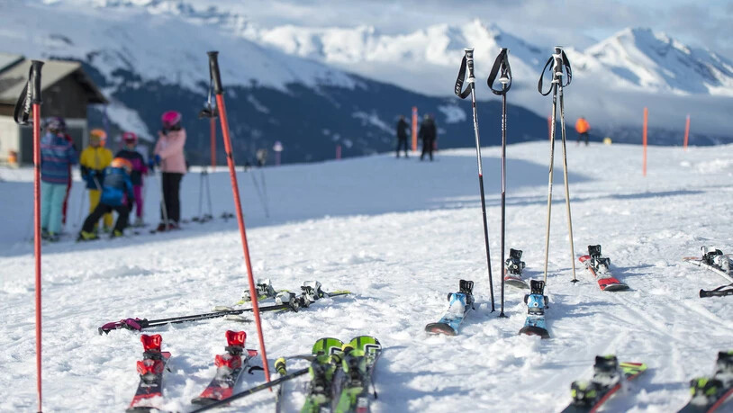 Einige Skigebiete, darunter auch die Lenzerheide, verfügen über beste Pistenverhältnisse. Leider sind die Schneesportlager wegen des Coronavirus auf der Kippe. 