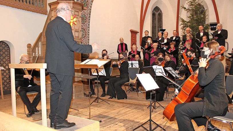 Dirigent Ulrich Weissert wusste Chor und Orchester gut durch die anspruchsvollen Werke zu führen.