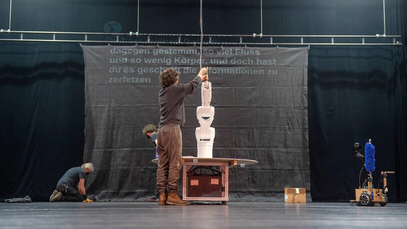 In andere Welten eintauchen: An den «Digi Days» im Theater Chur finden digitale Produktionen wie «Nessun Dorma - Ein musikalischer Liebesdiskurs für zwei Roboter» statt. 