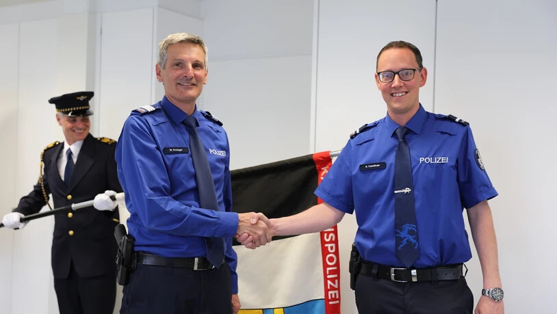 Kommandant Walter Schlegel und Aluis Candinas, der neue Chef der Verkehrspolizei der Kantonspolizei Graubünden.
