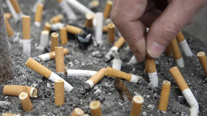 Giftstoffe in Zigarettenstummel verschmutzen die Umwelt. Die WHO wirft Tabakfirmen nun "green washing" vor.