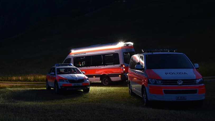 Grosseinsatz: Mehrere Patrouillen und Personenspürhunde der Kantonspolizei Graubünden waren unter anderem im Einsatz.