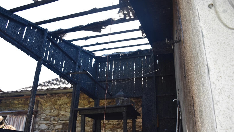 Hoher Schaden: In San Vittore brannte ein Schuppen völlig aus.