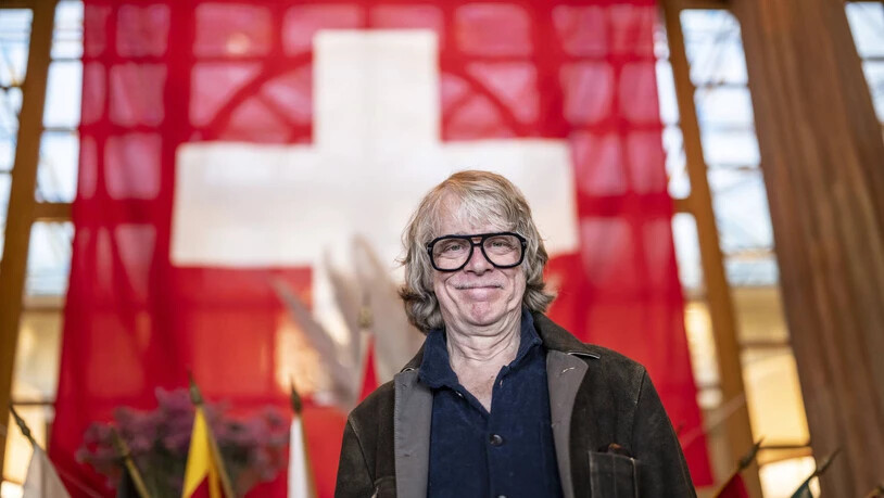 Helge Schneider steht als Komiker und Multiinstrumentalist seit bald 50 Jahren auf der Bühne. Am 1. August ist er bereits zum vierten Mal am Festival da Jazz in St. Moritz aufgetreten. Zusätzlich gab er dieses Jahr noch eine besondere Zugabe am grossen Fest zum Nationalfeiertag in der Reithalle.