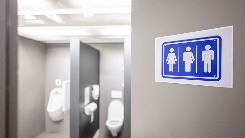 Zürich geht voran: Neu soll ein Drittel aller Toiletten in den Schulen geschlechtsneutral sein. So weit ist es in Graubünden noch nicht, denn die Unisextoiletten an Bündner Schulen lassen auf sich warten.