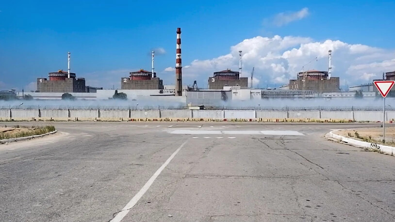 HANDOUT - Dieses vom Pressedienst des russischen Verteidigungsministeriums am 07.08.2022 veröffentlichte Foto zeigt eine Gesamtansicht des Kernkraftwerks Saporischschja in einem Gebiet unter russischer Militärkontrolle im Südosten der Ukraine. Foto:…