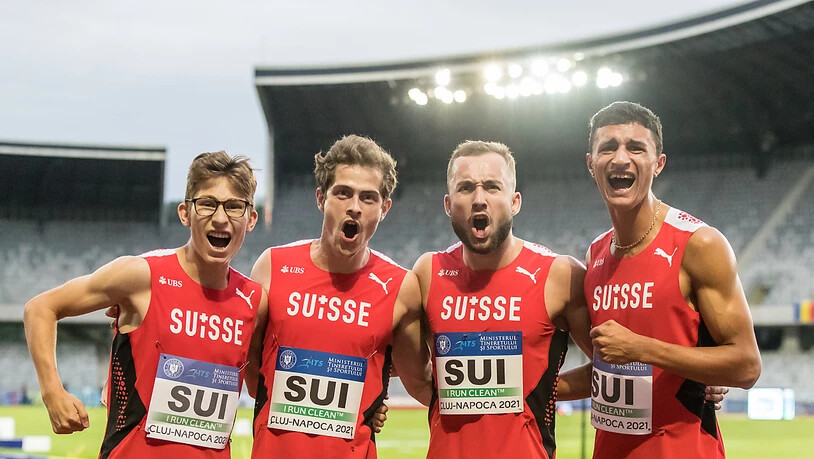Lionel Spitz (ganz links) und Ricky Petrucciani (ganz rechts) laufen gemeinsam für die Schweizer 4x400-m-Staffel.