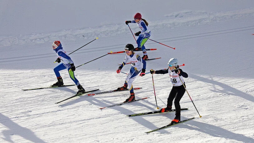 Positionskämpfe bei den Mädchen U10 – mittendrin eine Davoserin (Zweite von links).