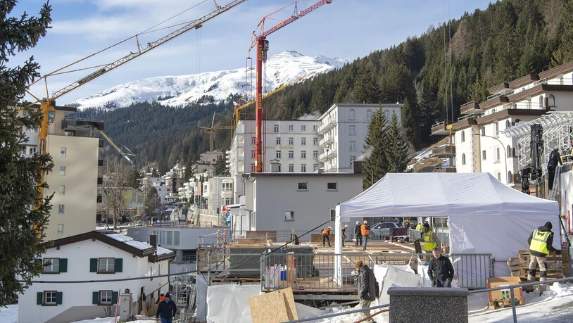 Umgebautes Davos: Die Stadt bereitet sich auf das in Kürze beginnende World Economic Forum vor. Am Jahrestreffen wird auch der deutsche Bundeskanzler Olaf Scholz teilnehmen.