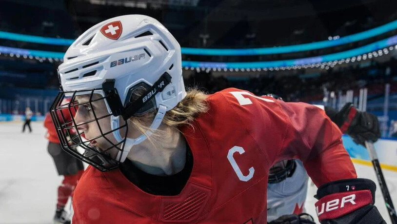 Lara Stalder wechselt zurück in die Schweiz: Der Captain des Schweizer Eishockey-Nationalteams der Frauen stürmt ab nächster Saison für das neu gegründete Frauenteam des EV Zug