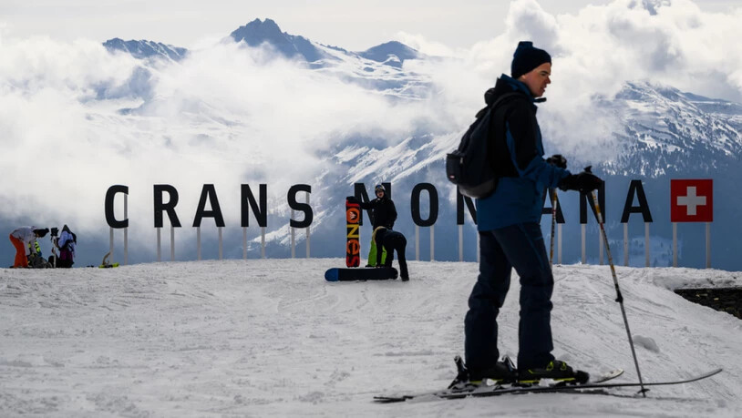 Skifahrer und Snowboarder profitieren von guten Schneeverhältnissen in Crans-Montana.
