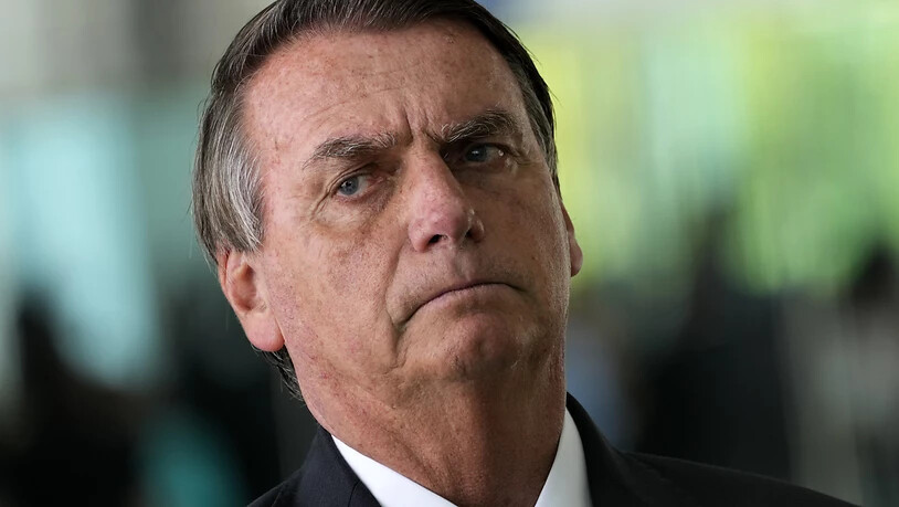 ARCHIV - Rund drei Monate nach dem Ende seiner Amtszeit hat der frühere brasilianische Präsident Jair Bolsonaro eine Reihe teurer Geschenke aus seiner Zeit als Staatschef zurückgegeben. Foto: Eraldo Peres/AP/dpa
