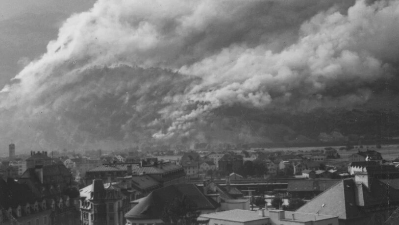 Calanda im Hitzesommer 1943: Der Wald brennt.