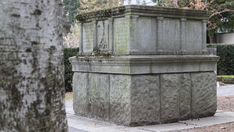Stein des Anstosses: Das Denkmal auf dem Churer Friedhof.