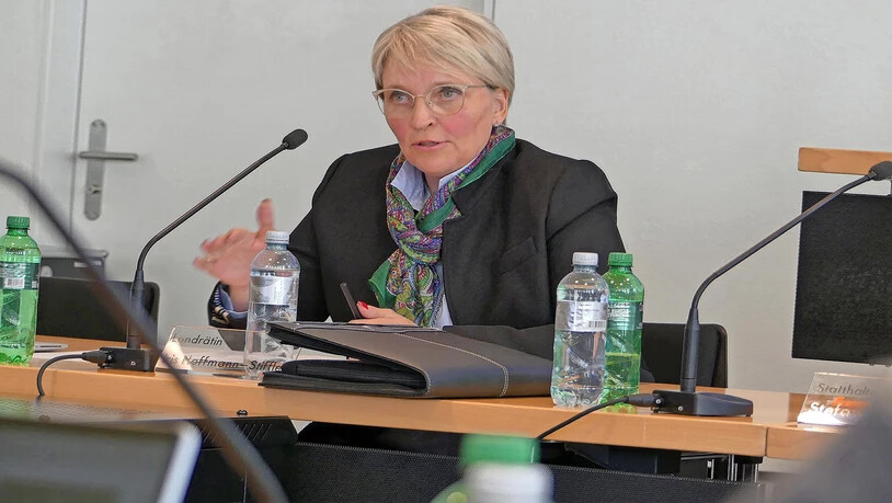 Landrätin Iris Hoffmann-Stiffler an einer Sitzung des Grossen Landrats.
