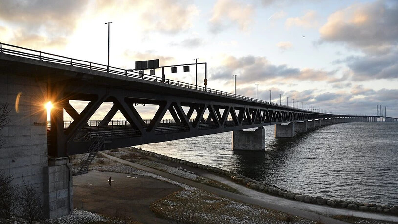 Drei Städte im Süden Schwedens haben an fünf Tagen in Folge Durchschnittstemperaturen von über zehn Grad Celsius verzeichnet. Im Bild: Die Öresund-Brücke in Malmö. (Archivbild)