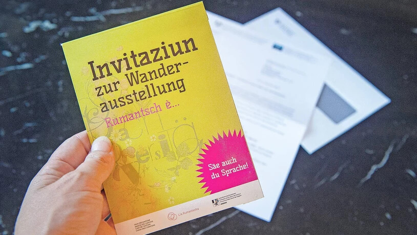 Die Einladung im Vordergrund enthält einige Blumensamen, welche in Bern für einen Polizeieinsatz gesorgt haben. 
