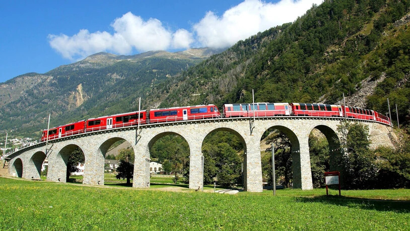 Wahrzeichen der Berninalinie: Das Kreisviadukt von Brusio befindet sich auf der Zugstrecke vom Oberengadin nach Tirano.