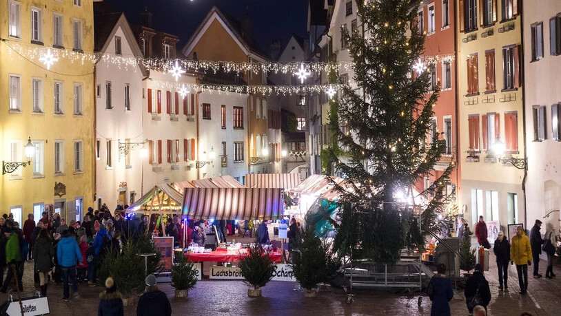 Impressionen aus dem Jahr 2017 in Chur: Bei einem Bummel durch den Weihnachtsmarkt kann man die vorweihnachtliche Atmosphäre geniessen und so richtig in Weihnachtsstimmung kommen.