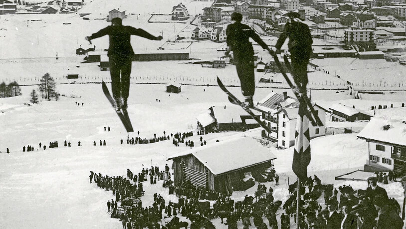 Dreifachsprung auf der alten Schanze, wahrscheinlich bei der Eröffnung 1909 aufgenommen.  