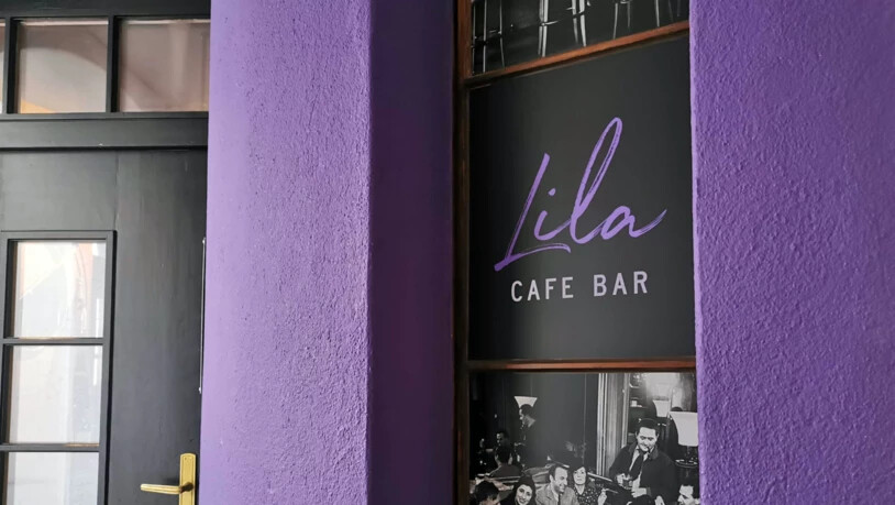 Klares Konzept: Die Farbe Lila verleiht dem Lokal seinen Namen. 
