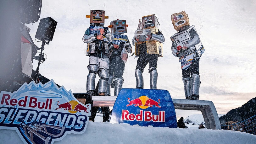 Den Sonderpreis für das beste Kostüm holten sich diese vier Roboter-Schlitter.  