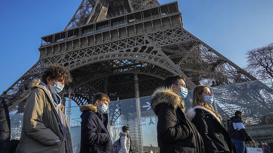 ARCHIV - Die Einwohnerzahl in Frankreich stieg nach der jüngsten Statistik um 172.000 auf 67,2 Millionen an. (Symbolbild) Foto: Michel Euler/AP/dpa
