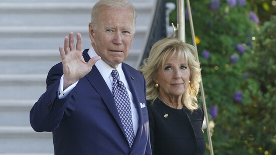 Joe Biden (l) will Schwedens Ministerpräsidentin Magdalena Andersson und den finnischen Präsidenten Sauli Niinistö am Donnerstag im Weißen Haus empfangen. Foto: Susan Walsh/AP/dpa