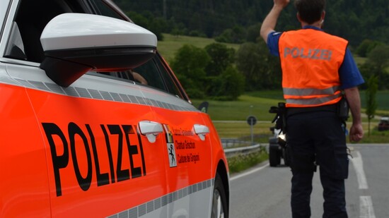 Sicherheit: Die Kantonspolizei Graubünden bittet die Verkehrsteilnehmenden, den Anordnungen der Verkehrsleiter und Verkehrskadetten Folge zu leisten. 