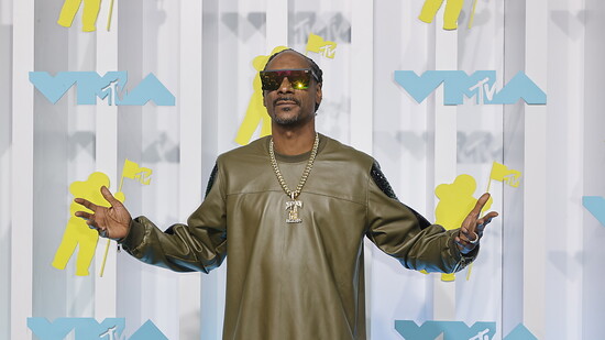 Hollywood will das Leben von US-Rapper Snoop Dogg (51) auf die Leinwand bringen. Universal Pictures teilte am Mittwoch (Ortszeit) mit, dass das Studio seine "legendäre Lebensgeschichte" verfilmen werde. (Archivbild)