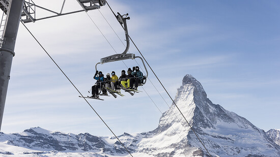 In Schweizer Skigebieten dürfte in diesem Winter viel los sein. Trotz höherer Preise ist die Buchungslage gut.(Symbolbild)