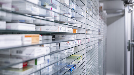 Weil gewisse Medikamentenpackung nicht mehr in allen Grössen verfügbar sind, sollen Apotheken die Mengen aufteilen. (Archivbild)