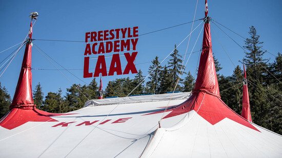 Eigentlich ein Provisorium und jetzt viel mehr: Die Freestyle Academy nennt ein Zirkuszelt als ihr neues Zuhause.