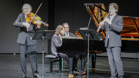 Verzaubern das Publikum: (von links) Gérard Caussé (Bratsche), Frank Braley (Piano), Paul Meyer (Klarinette) halten sich in der Mimik zurück und lassen der Musik ihren Raum. 