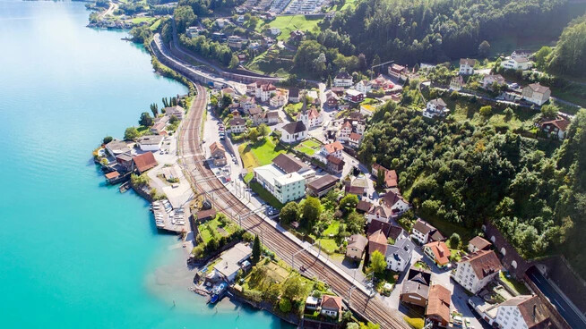 Zwischen See und Berg, Geleisen und Strasse: In Mühlehorn ist man mit seiner Wohngemeinde weniger zufrieden als in den anderen Dörfern von Glarus Nord.