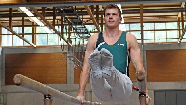 Perfekte Körperhaltung: Daniel Guntli überzeugt an den nationalen Titelkämpfen am Barren.  