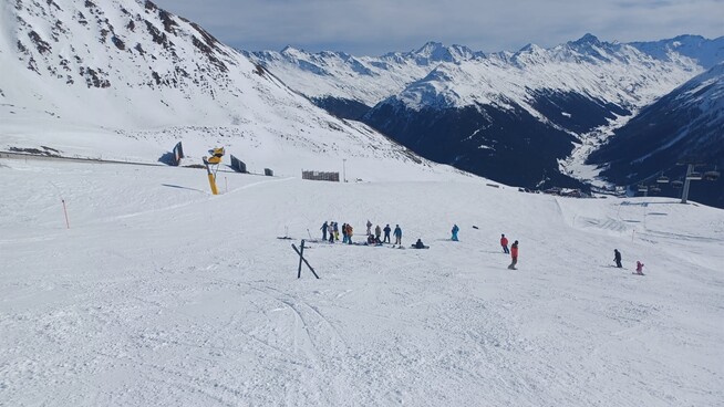 Mittelschwer verletzt: In Davos ereignete sich eine Kollision zwischen zwei Skifahrern.