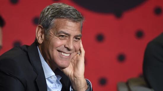 George Clooney versteigert seine Harley zugunsten von US-Veteranen.  (Foto: Chris Pizzello/Invision/AP)