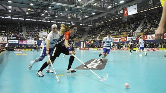 Packender Sport in der Wankdorfhalle in Bern, wo auch 2023 die Cup-Finals im Unihockey ausgetragen werden.  (Archivaufnahme)